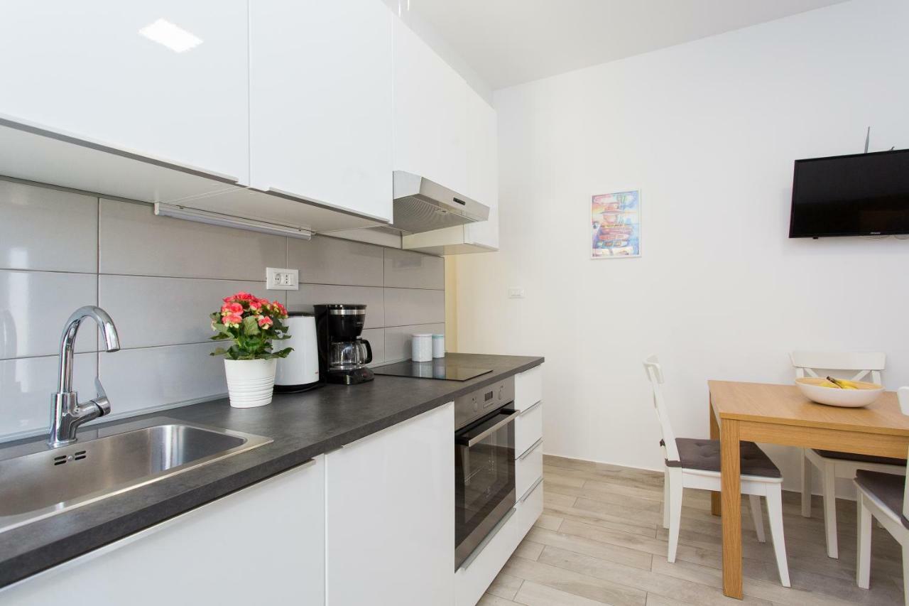 Apartments Pinery Makarska Exterior foto