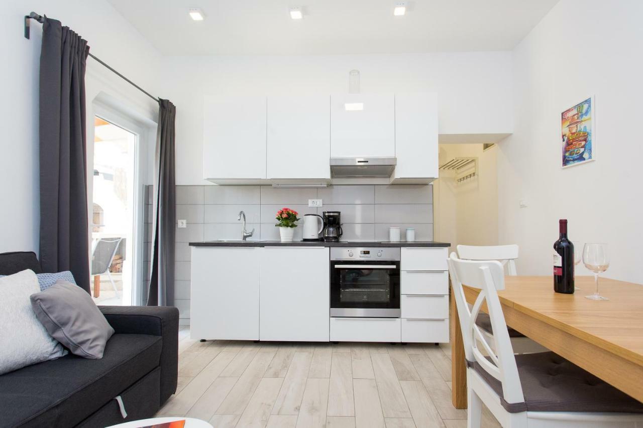 Apartments Pinery Makarska Exterior foto