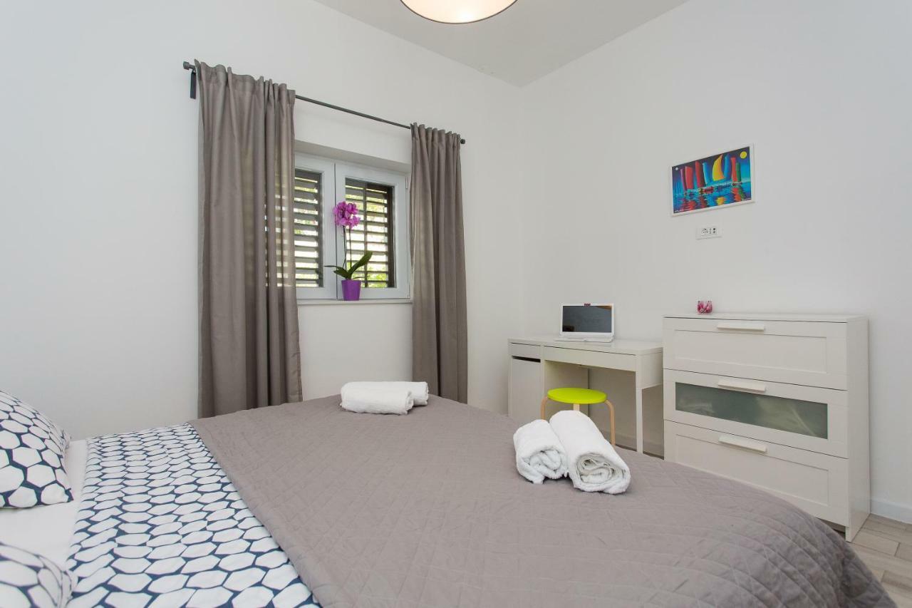 Apartments Pinery Makarska Exterior foto